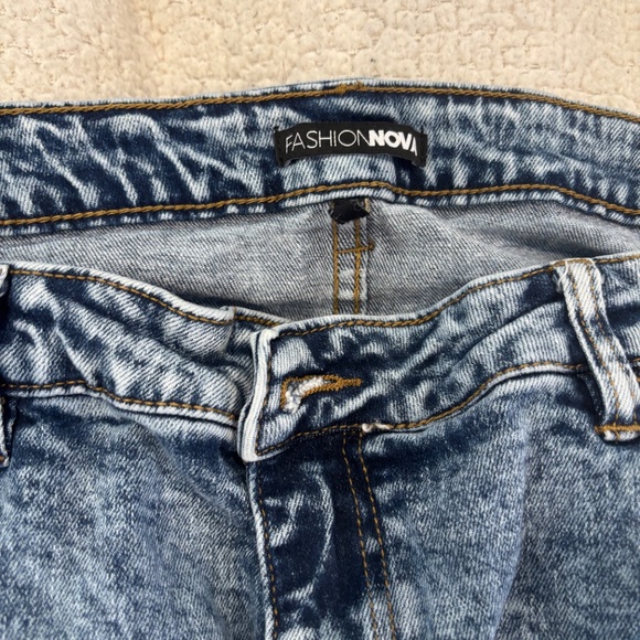 Fashion Nova Distressed acid wash jeans - Picture 5 of 5